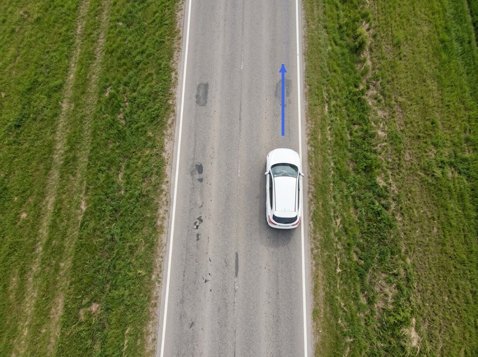 Fahrer müssen sich so weit rechts wie möglich auf der Fahrbahn halten. Der weiße Crossover-SUV fährt richtig auf der rechten Seite und nicht in der Mitte.